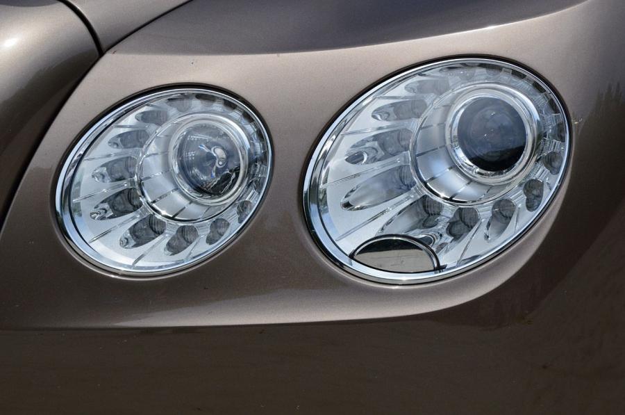 Детали экстерьера Bentley Flying Spur 2014 года  (фото 2 из 63)